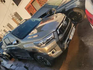 Toyota Hilux 2017 Gray