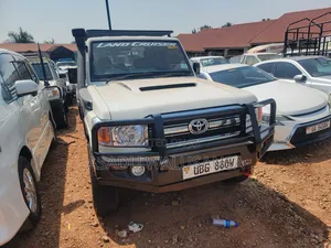 Toyota Land Cruiser 2009 White