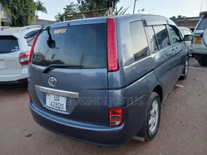 Toyota ISIS 2007 Gray