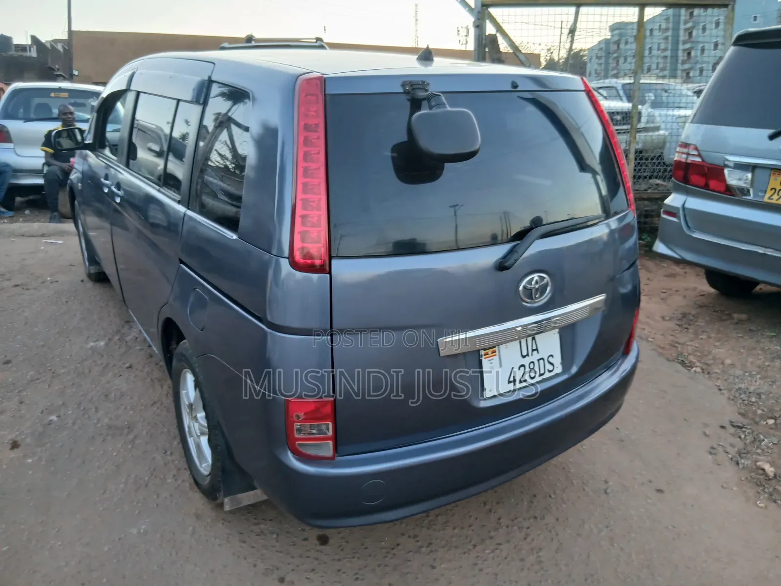 Toyota ISIS 2007 Gray