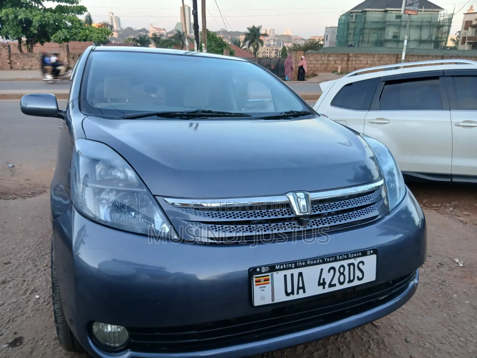 Toyota ISIS 2007 Gray