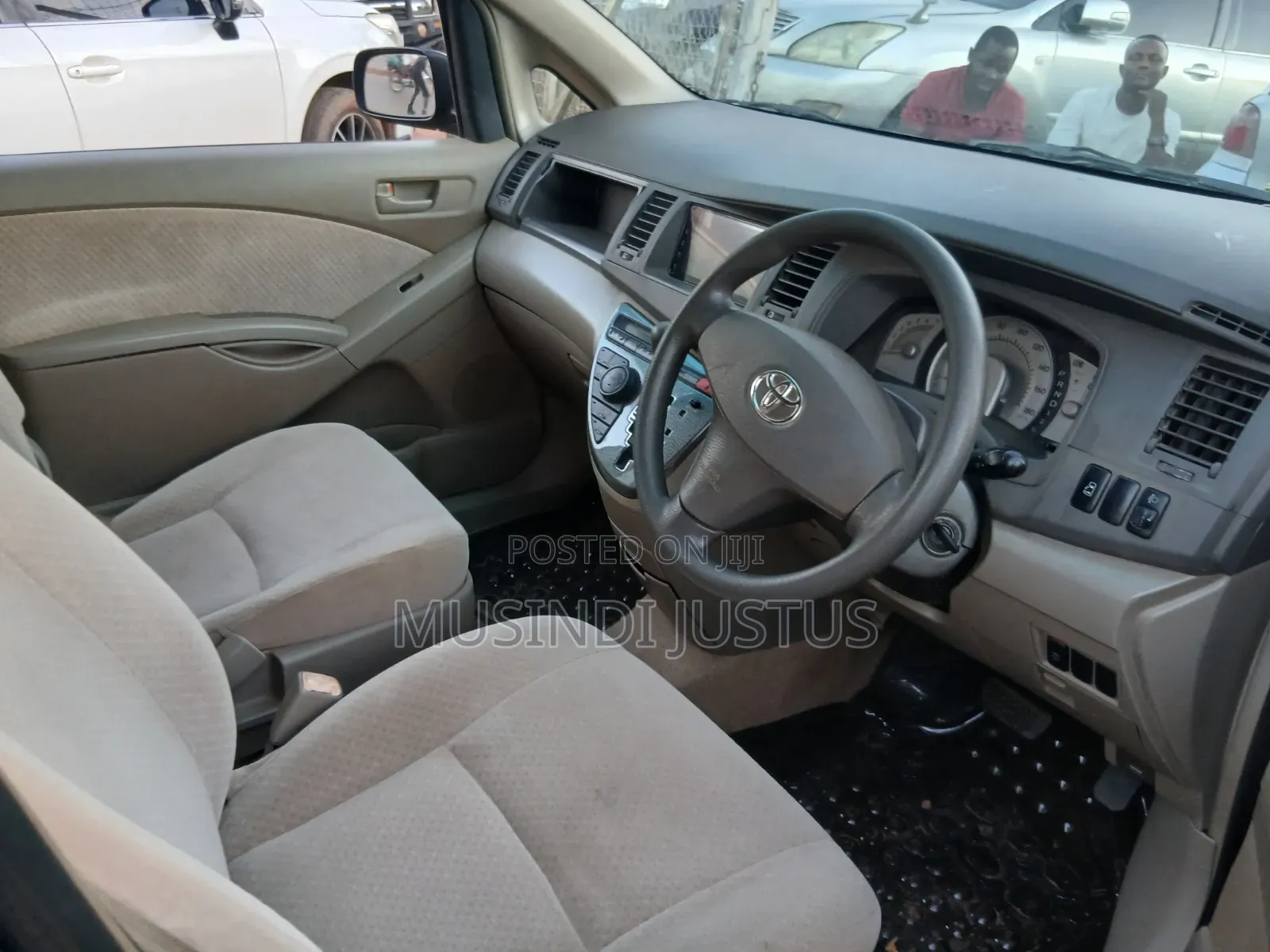 Toyota ISIS 2007 Gray