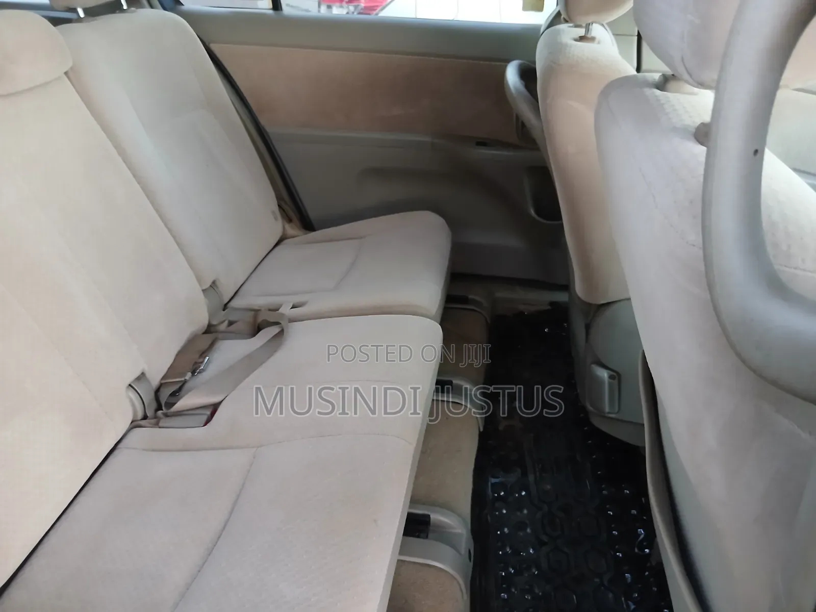 Toyota ISIS 2007 Gray
