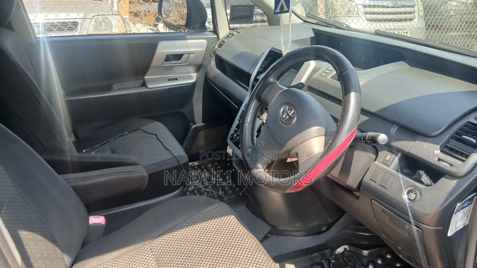 Toyota Noah 2012 Gray