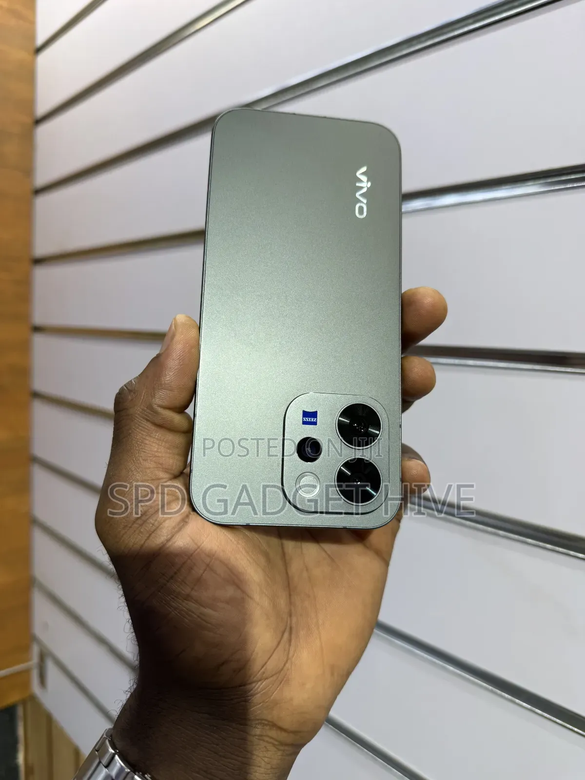 Vivo V70 256 GB Gray