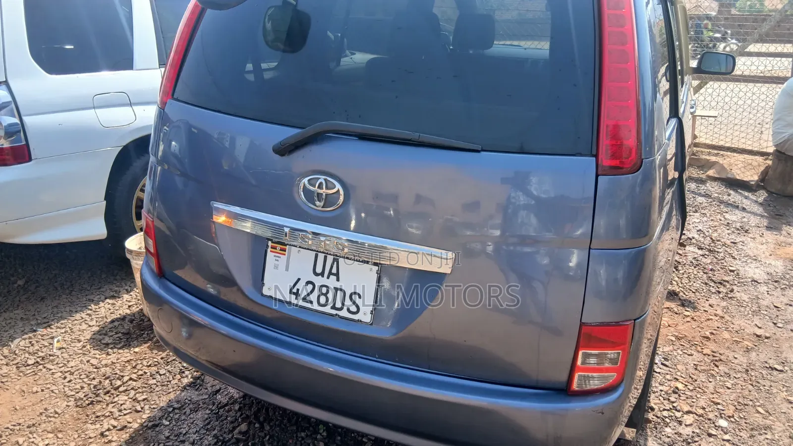 Toyota ISIS 2009