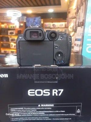 Canon EOS R7 Mirrorless Camera