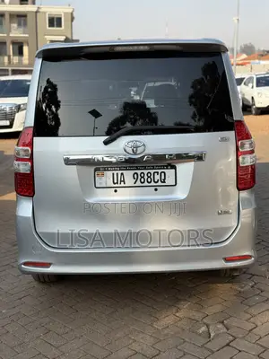 Toyota Noah 2.0 143hp AWD (8 Seater) 2010 Silver