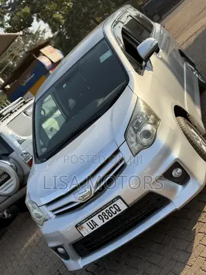 Toyota Noah 2.0 143hp AWD (8 Seater) 2010 Silver