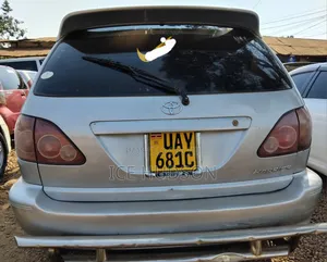 Toyota Harrier 2000 Silver