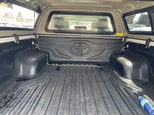 Toyota Hilux 2018 White