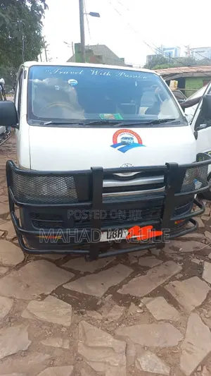 Toyota HiAce 2010 White
