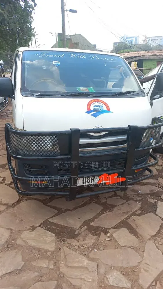 Toyota HiAce 2010 White