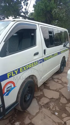 Toyota HiAce 2010 White
