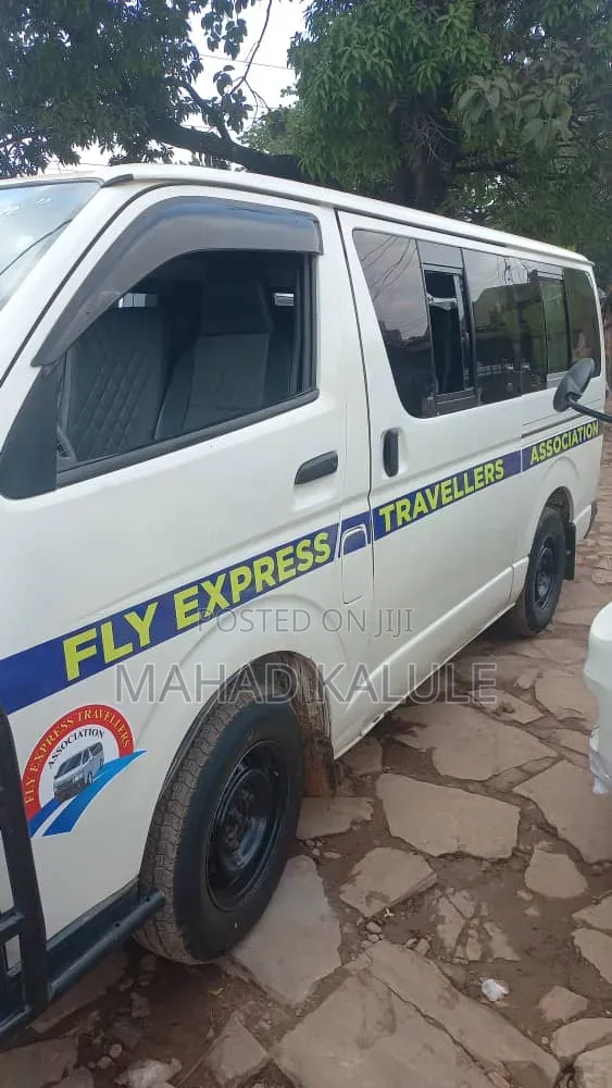 Toyota HiAce 2010 White