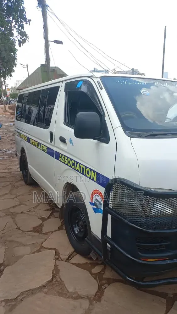 Toyota HiAce 2010 White