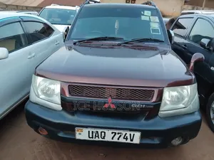 Mitsubishi Pajero IO 2002