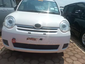 Toyota Sienta 2013 White