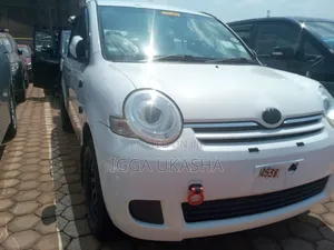 Toyota Sienta 2013 White