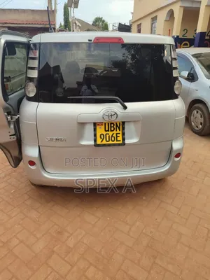 Toyota Sienta 2009 Silver