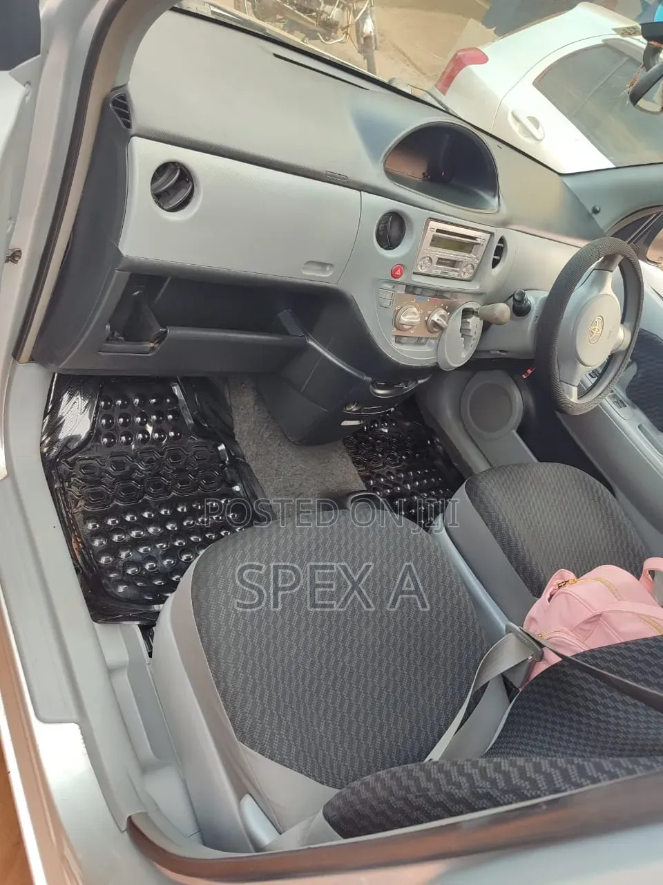 Toyota Sienta 2009 Silver