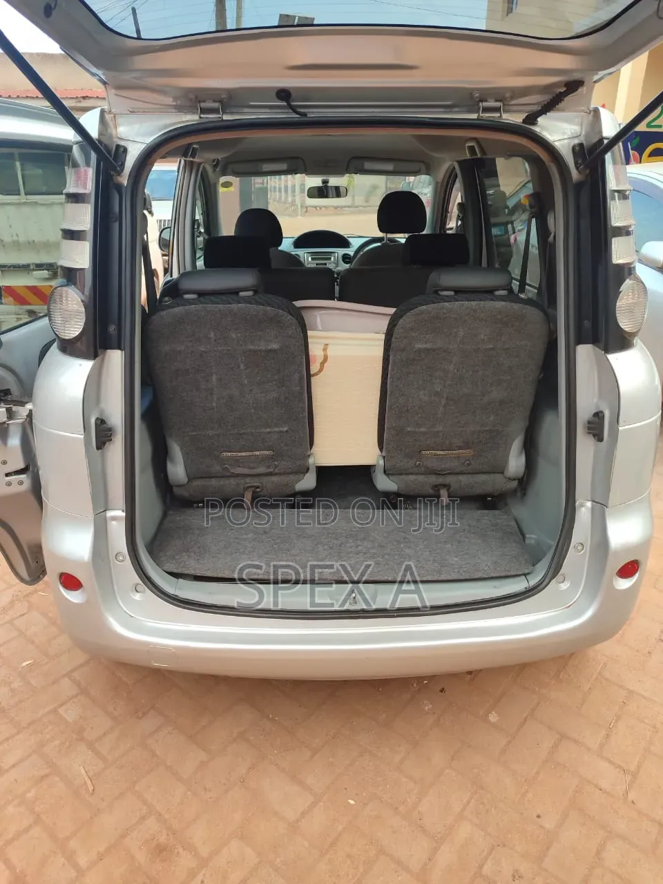 Toyota Sienta 2009 Silver