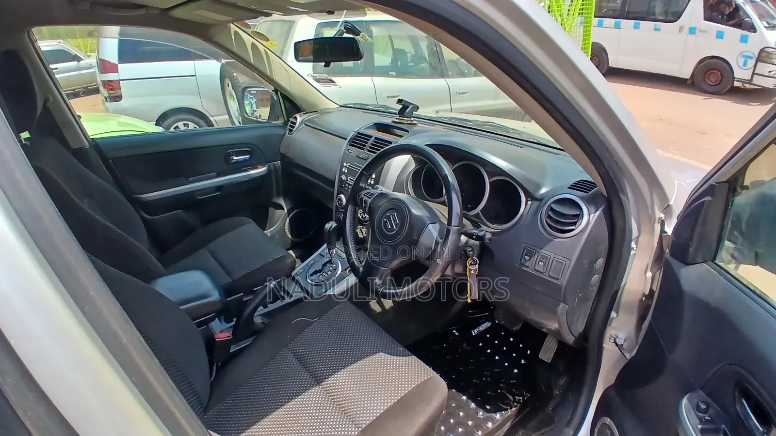 Suzuki Escudo 2008 Silver