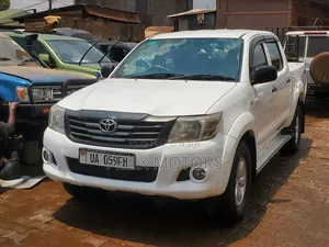 Toyota Hilux 2012 White