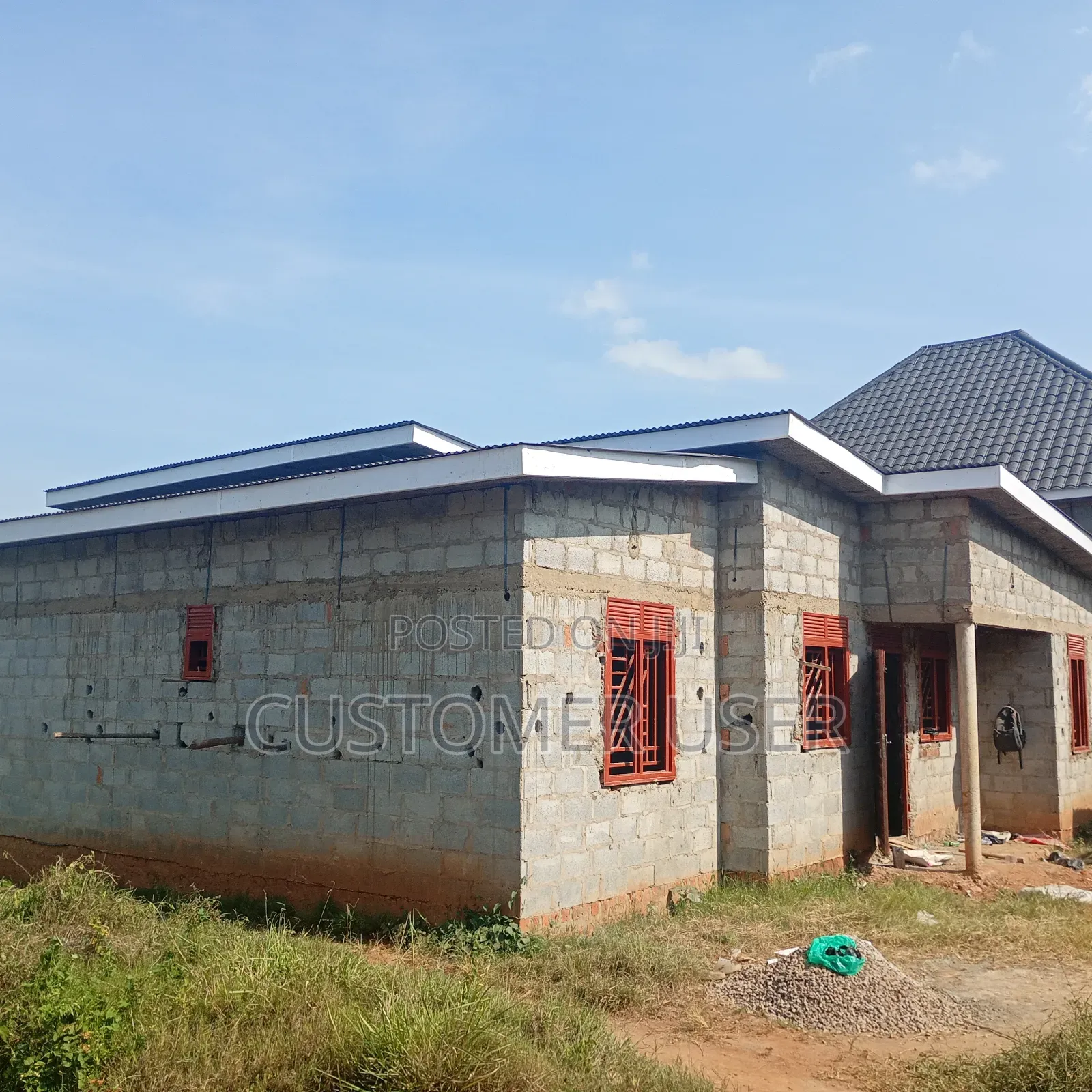 3bdrm Bungalow in Wakiso, Half London for sale