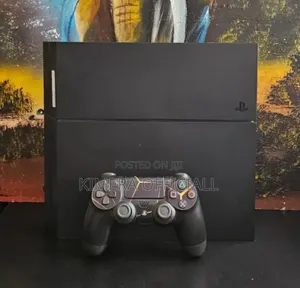 Sony PS4 Standard Fat Chipped Jailbroken Console 12Games 2 Controllers