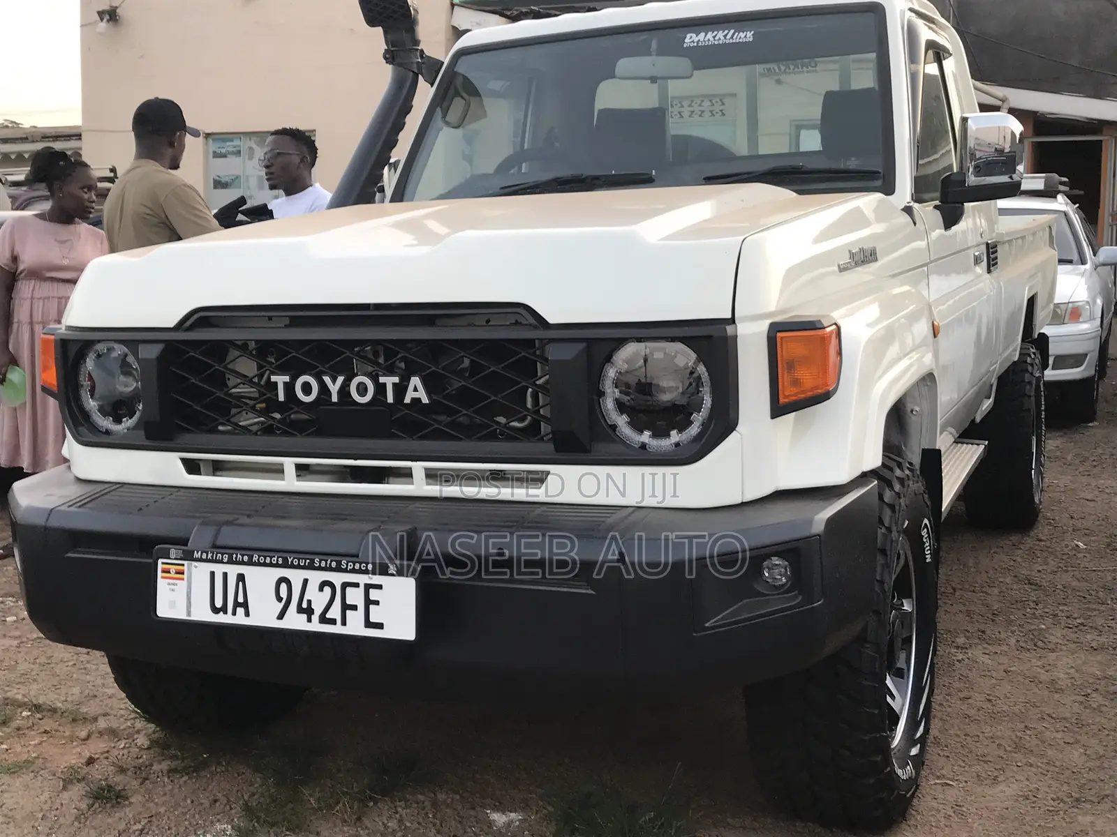 Toyota Hilux 2025 White