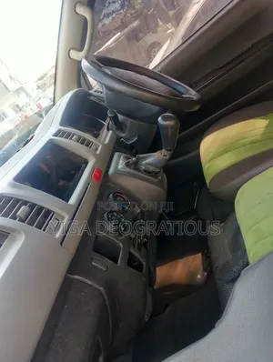 Toyota HiAce 2015 White