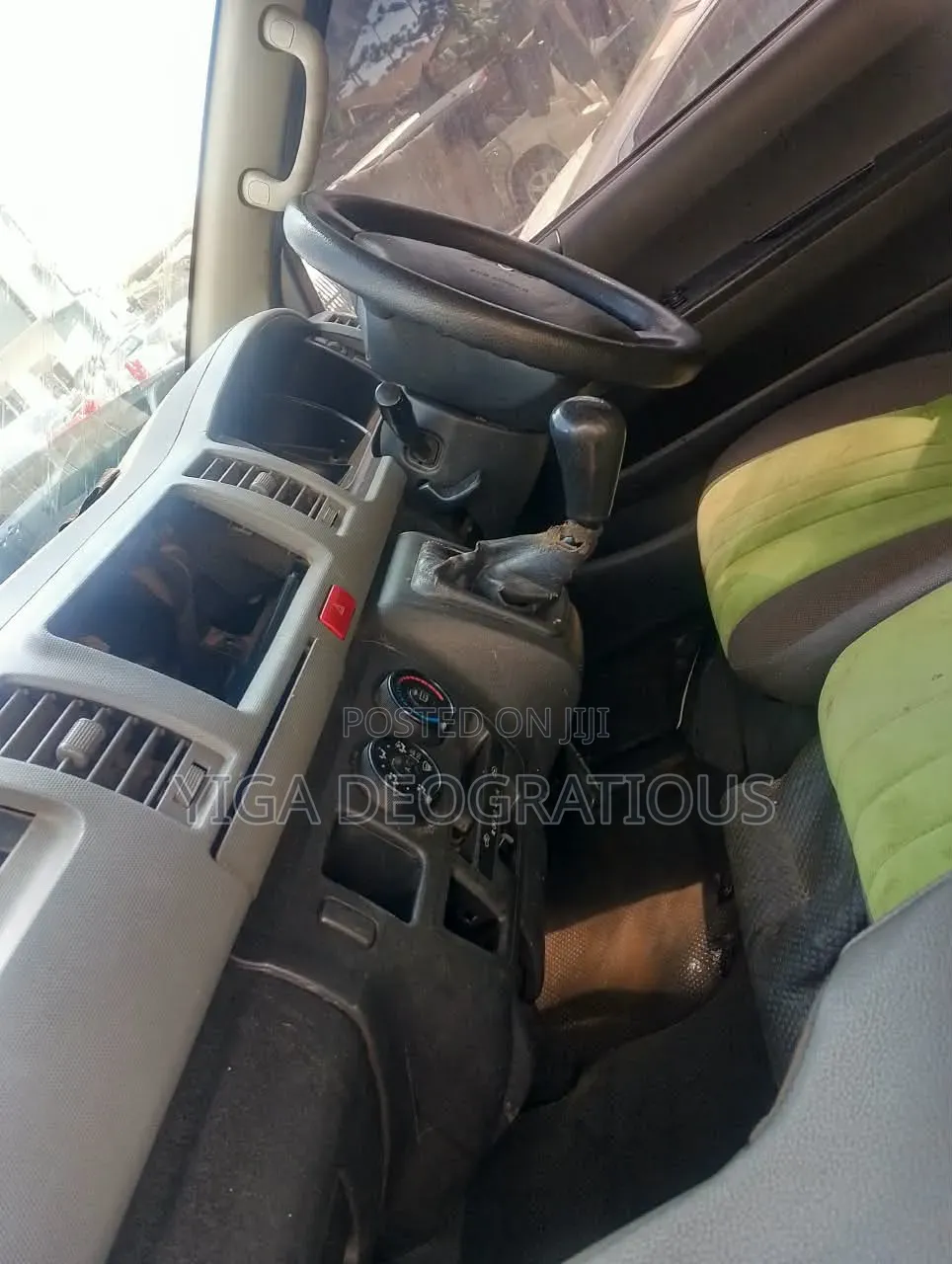 Toyota HiAce 2015 White