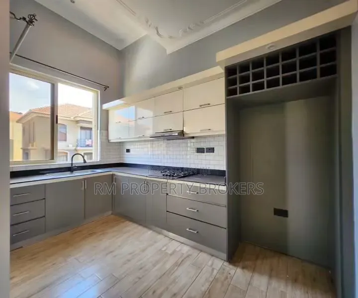 3bdrm Apartment in Muyenga, Central Division for rent