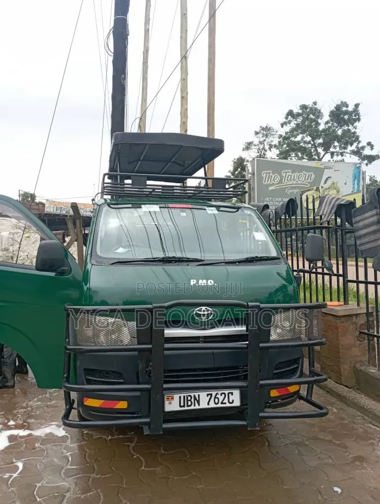 Toyota HiAce 2019 Green