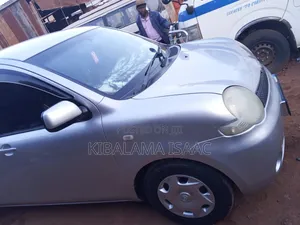 Toyota Sienta 2003 Silver