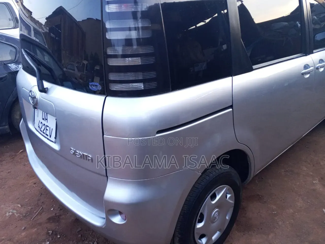 Toyota Sienta 2003 Silver