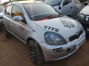 Toyota Vitz 2003 Silver
