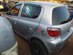 Toyota Vitz 2003 Silver