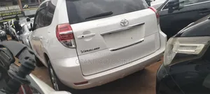 Toyota Vanguard 2013 White