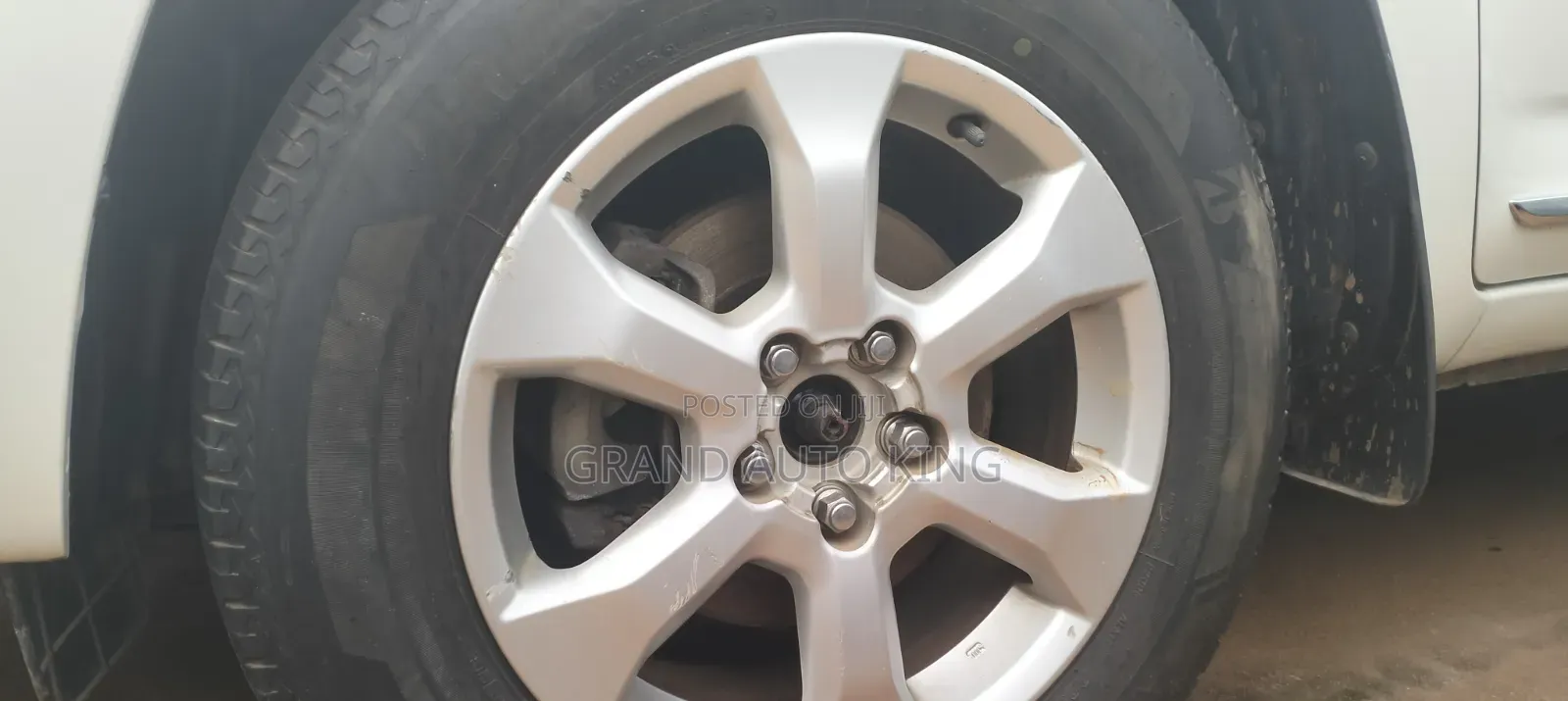 Toyota Vanguard 2013 White