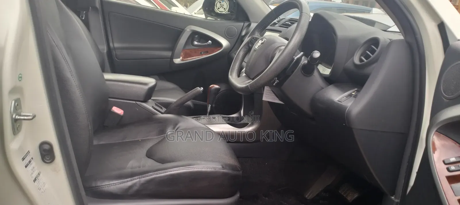 Toyota Vanguard 2013 White