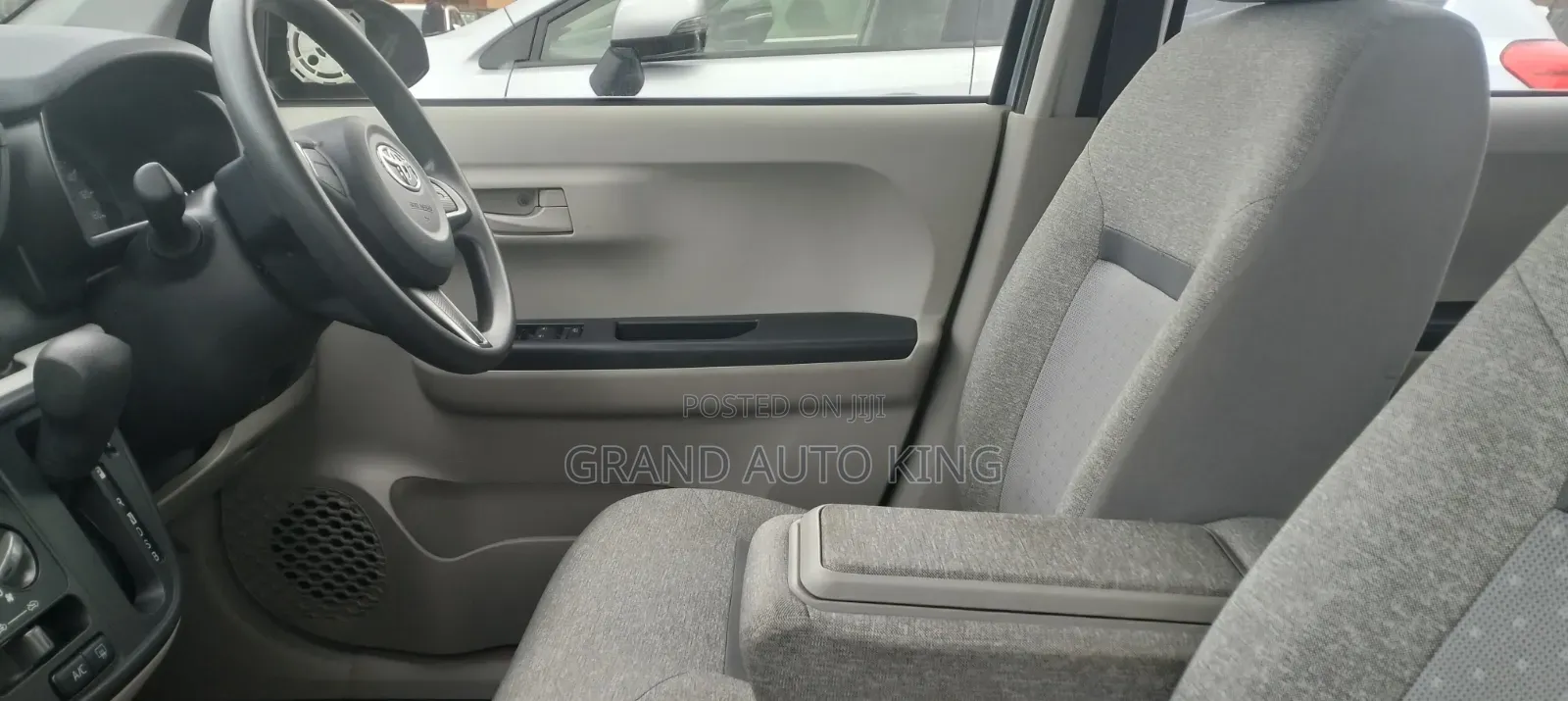 Toyota Passo 2018 Silver
