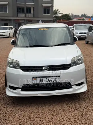 Toyota Corolla Rumion Hatchback 1.5 FWD 2011 White