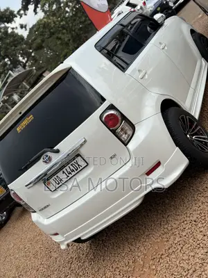 Toyota Corolla Rumion Hatchback 1.5 FWD 2011 White