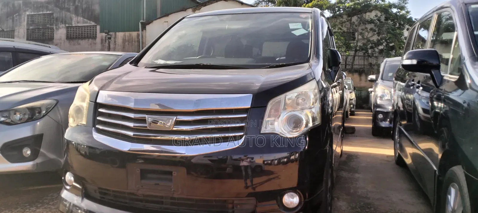 Toyota Noah 2013 Black
