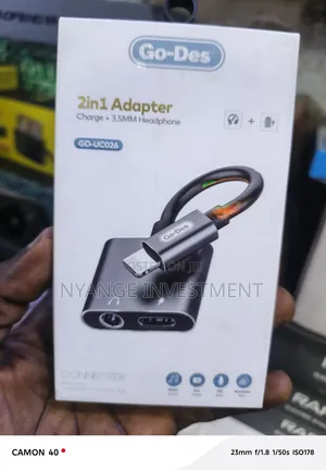 Go-Des 2-in-1 Adapter Lightning Connector Splitting Into a 3.5mm