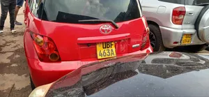 Toyota IST 2005 Red