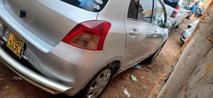 Toyota Vitz 2009 Silver