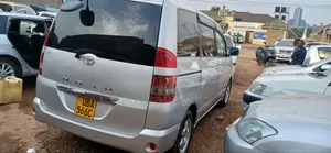 Toyota Noah 2004 Silver